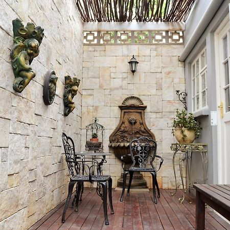 Versailles Self-Catering 惠灵顿 外观 照片